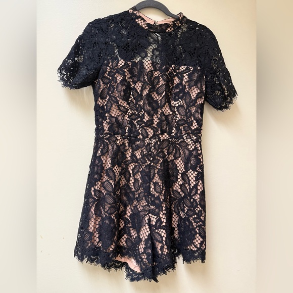 NwT: ⚫️ALEXIS Black Lace Short Sleeve Open-Back Romper ⚫️